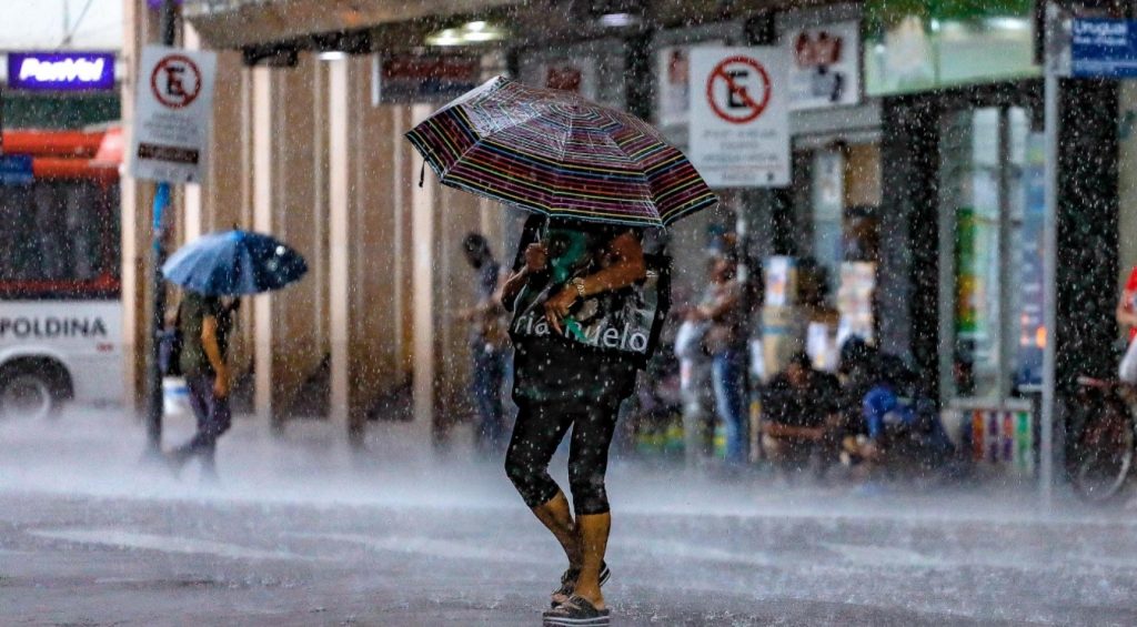 Chuva de 40% da média do verão inteiro em poucas horas
