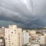 Vídeo registra chegada de tempestade que causou destruição em Guaíba