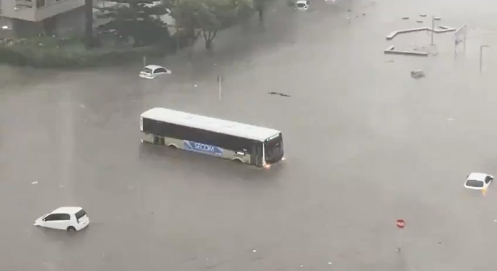 Colapso com dilúvio “sem precedentes” em Montevidéu