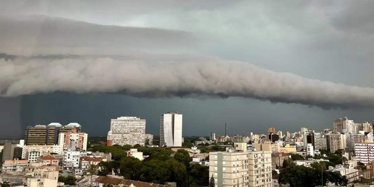 <span class="entry-title-primary">Onda de calor vai chegar ao fim com temporais no Sul do Brasil</span> <h2 class="entry-subtitle">Rio Grande do Sul, Santa Catarina e temporais devem ter temporais com a frente fria avançando sobre o ar muito quente</h2>