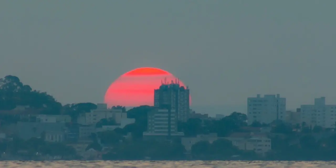 <span class="entry-title-primary">Alerta de calor excessivo e raramente visto com recordes históricos</span> <h2 class="entry-subtitle">Onda de calor completa dez dias e começa a ingressar no seu auge de intensidade em diversas cidades gaúchas </h2>