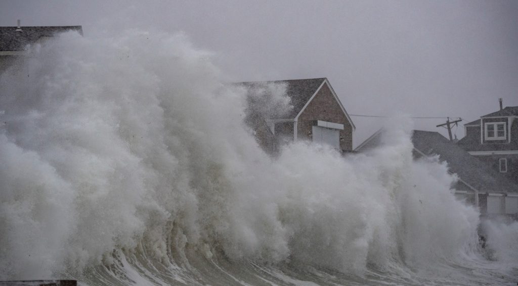 Ondas gigantes e recorde de neve nos Estados Unidos