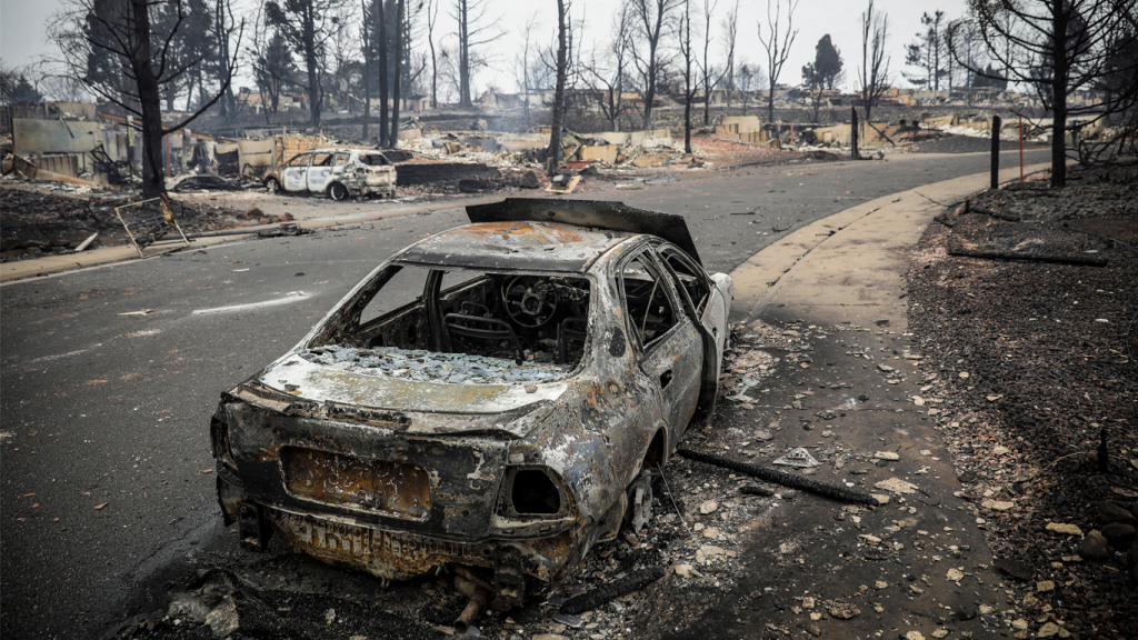 Tempestade de neve apaga incêndios arrasadores no Colorado