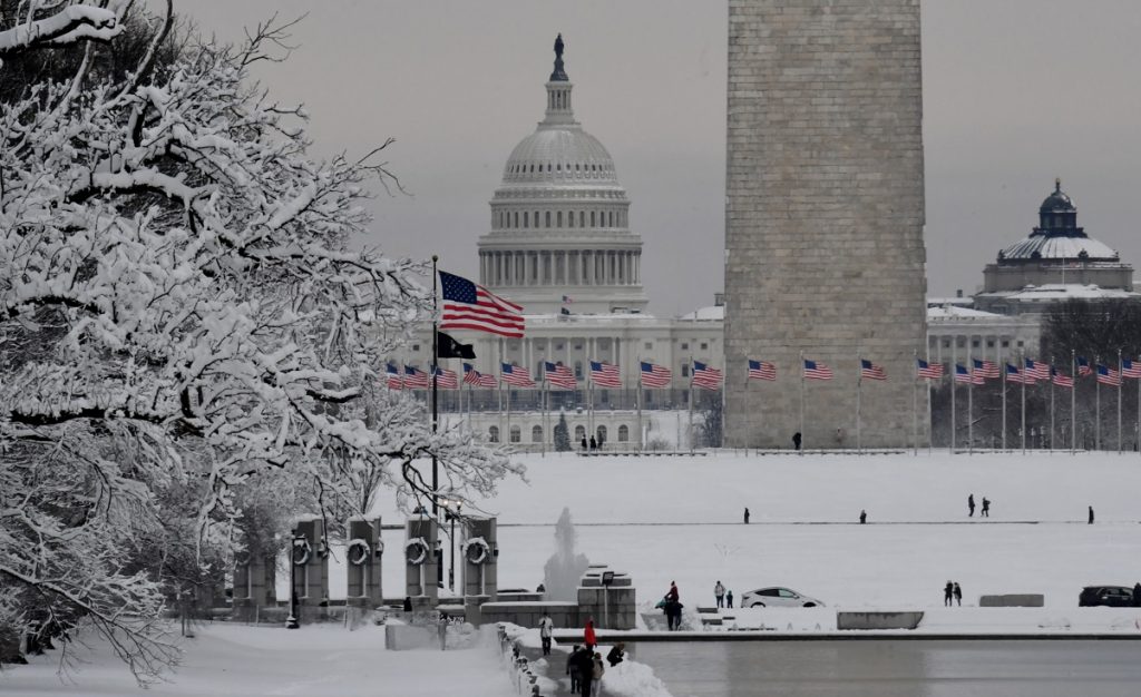 Tempestade de neve paralisa a capital dos Estados Unidos