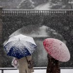 Capital do Japão registra a maior precipitação de neve em anos