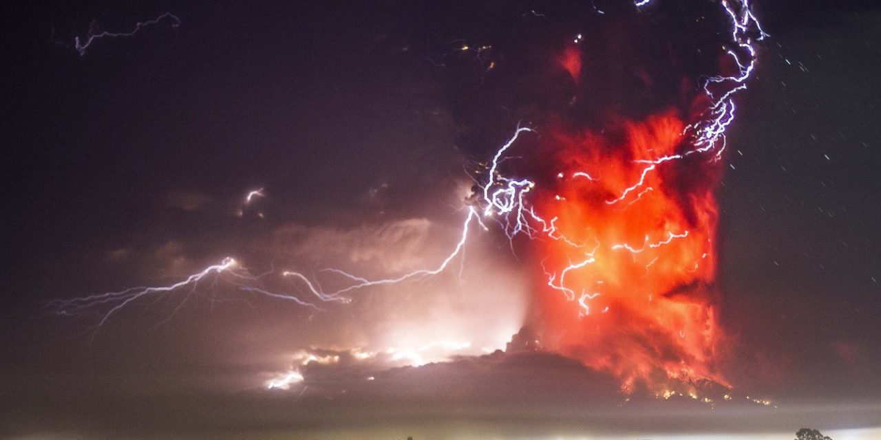 <span class="entry-title-primary">Vulcão em Tonga gerou 200 mil raios em apenas uma hora</span> <h2 class="entry-subtitle">Especialistas em monitoramento de raios jamais tinham visto tantas descargas elétricas em tão curto período como na erupção de ontem do vulcão</h2>