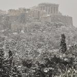 Espetacular nevada cobre de branco Atenas e Istambul