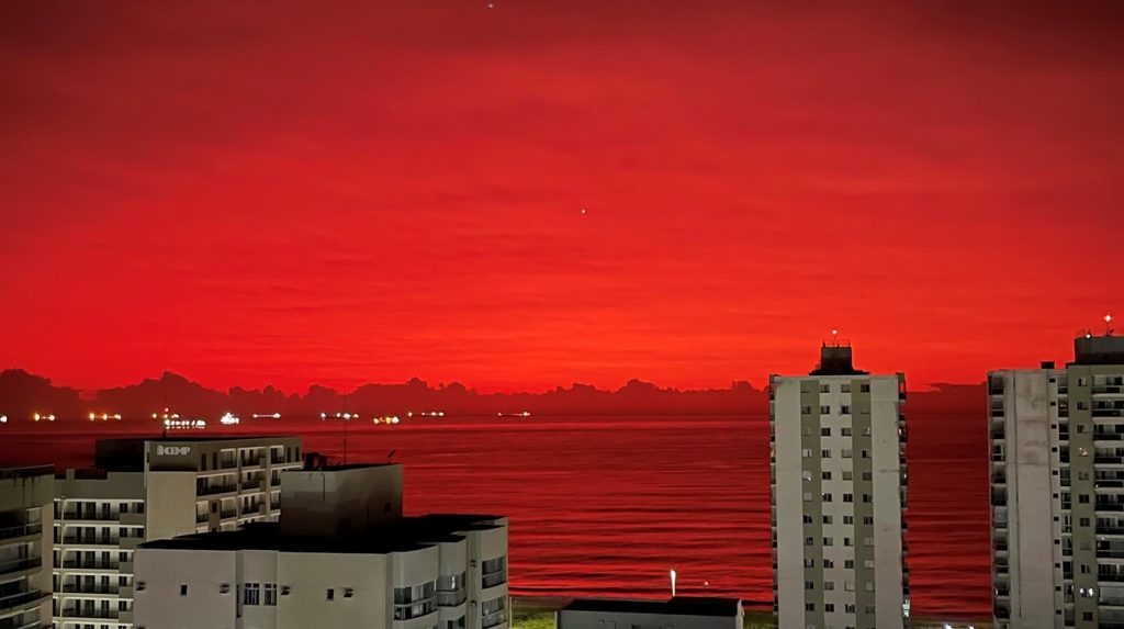 Cinzas do vulcão de Tonga chegam ao Brasil e realçam cores do céu