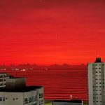 Cinzas do vulcão de Tonga chegam ao Brasil e realçam cores do céu