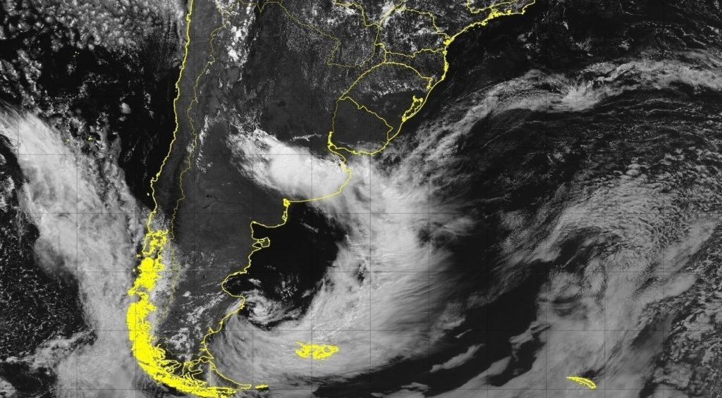 Frente fria e ciclone na Argentina