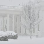 Capital dos Estados Unidos enfrenta maior nevasca em anos