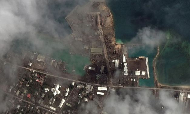 Imagens de satélite mostram Tonga após erupção e tsunami de 15 metros