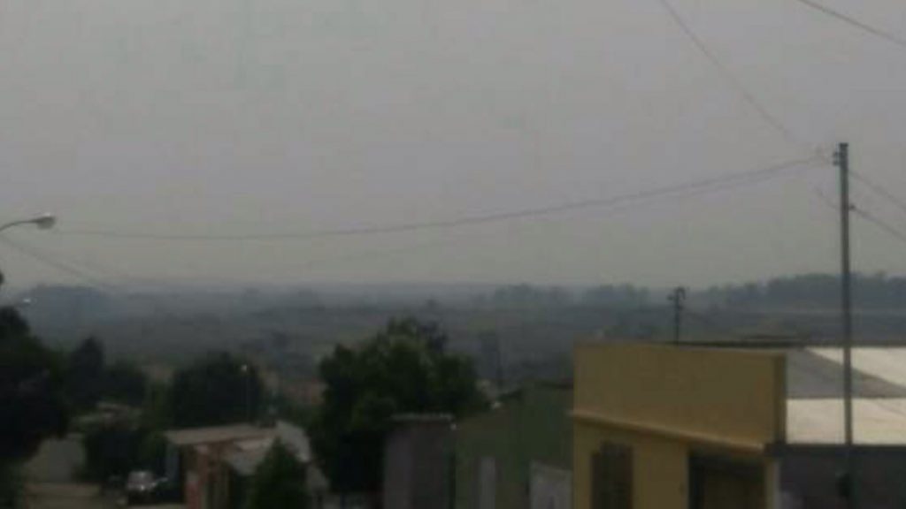 Fumaça de queimadas cobre cidade do Oeste gaúcho