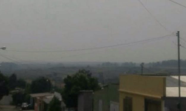 Fumaça de queimadas cobre cidade do Oeste gaúcho