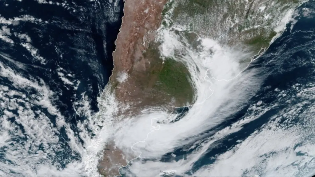 Ciclone na Patagônia mexe com o tempo e traz calor de 40ºC e chuva