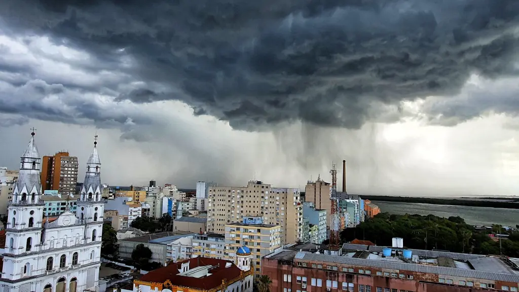 Chuva e temporais isolados retornam a partir de amanhã