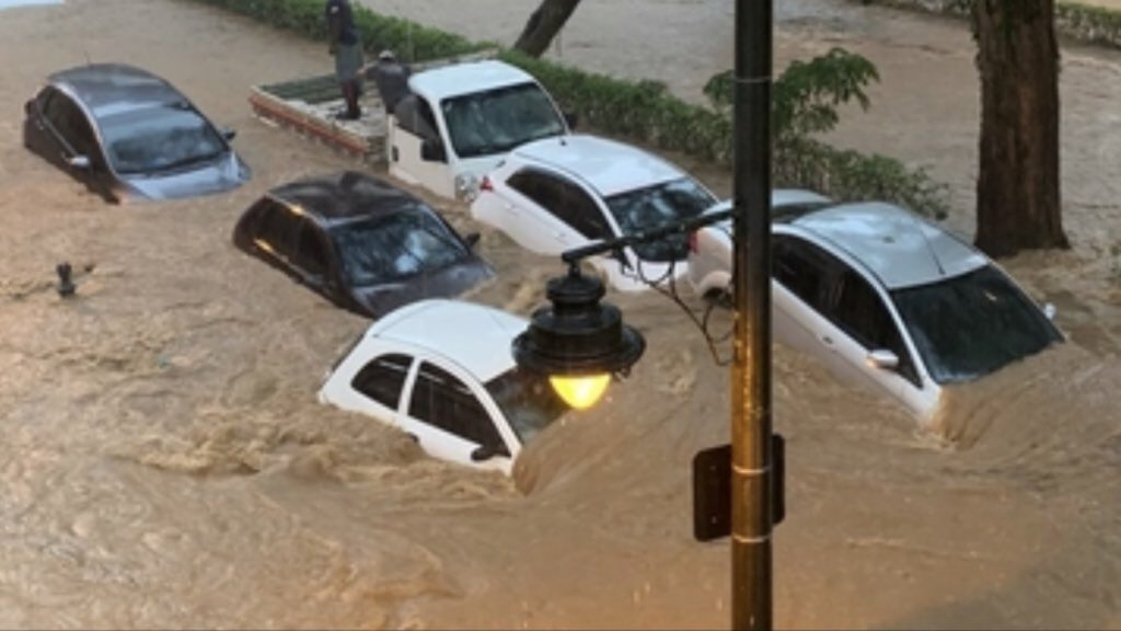 Chuva excepcional traz caos e cenas assustadoras em Petrópolis