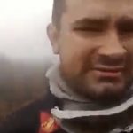 Bombeiro vai às lágrimas com chuva na área dos incêndios na Argentina