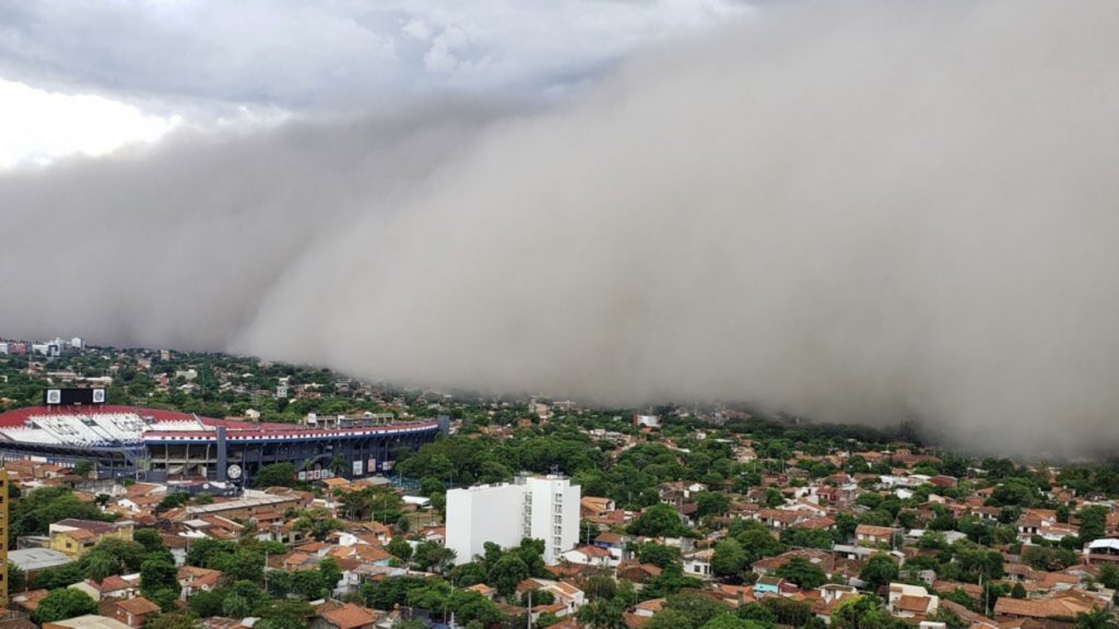 Enorme tempestade de areia e fumaça na Argentina e Paraguai