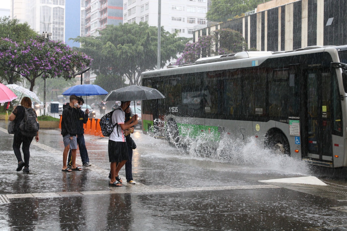 São Paulo em alerta para retorno da chuva e risco de desastres