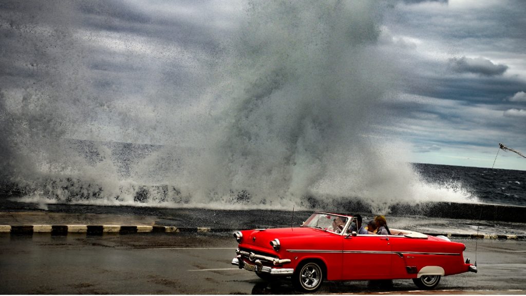 Tromba d´água se transforma em tornado e causa danos em Cuba