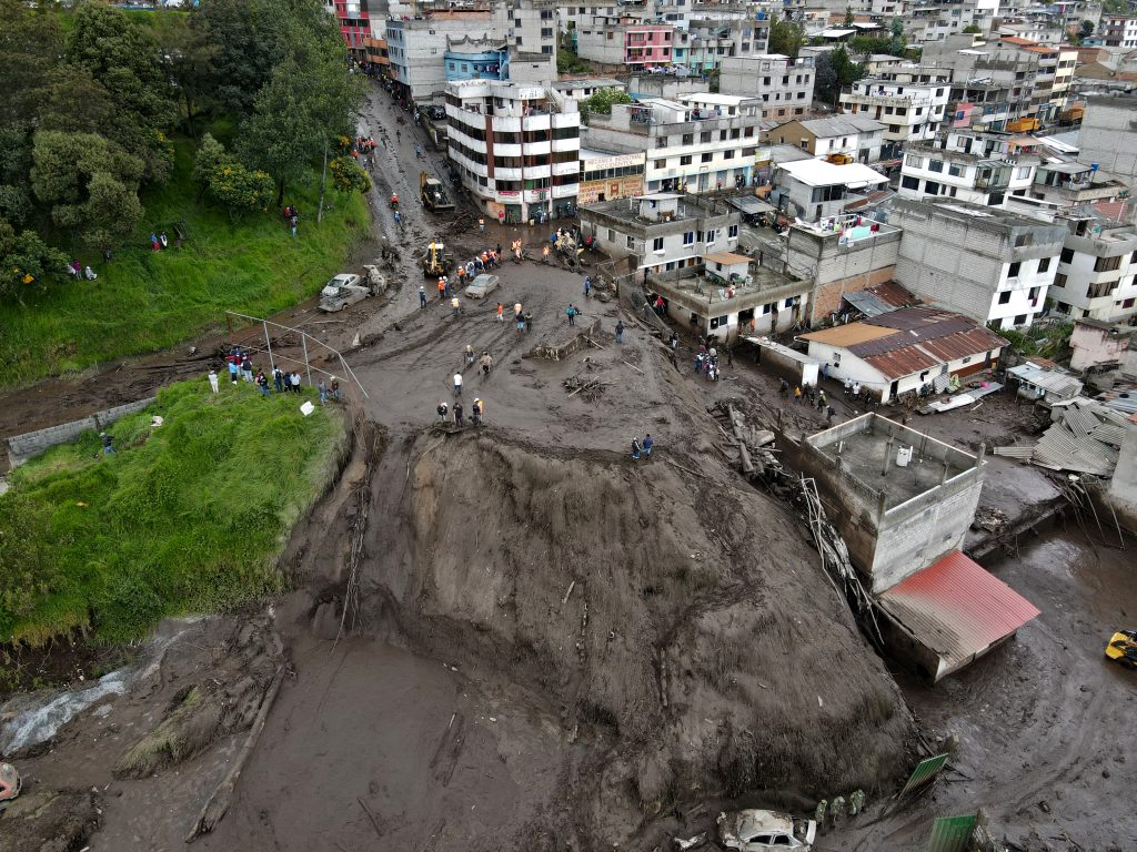 Maior chuva em décadas causa deslizamentos e mortes em Quito