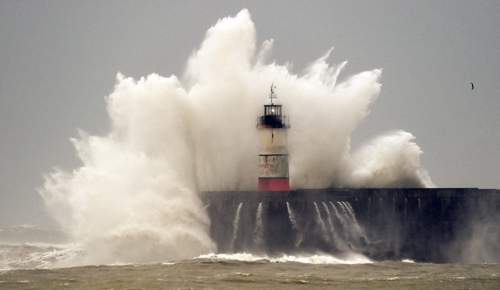 Tempestade Eunice castiga o Reino Unido e coloca Europa em alerta