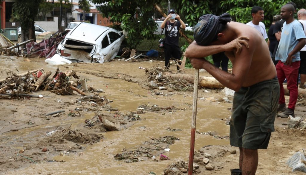 A catástrofe em Petrópolis em imagens