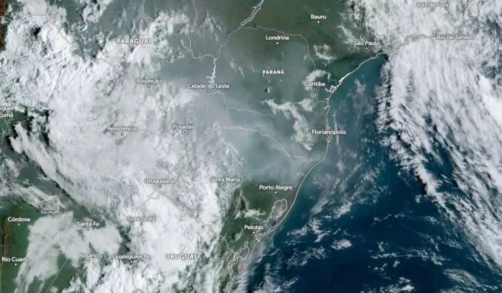 Fumaça da Argentina cobre grande parte do Sul do Brasil