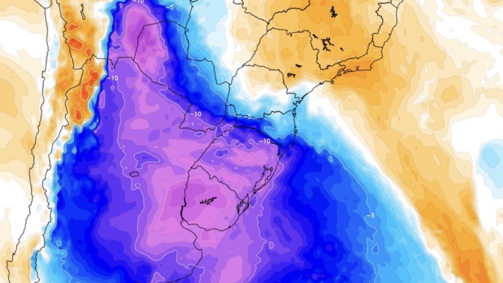 Massa de ar frio chega, temperatura desaba e trará clima de inverno