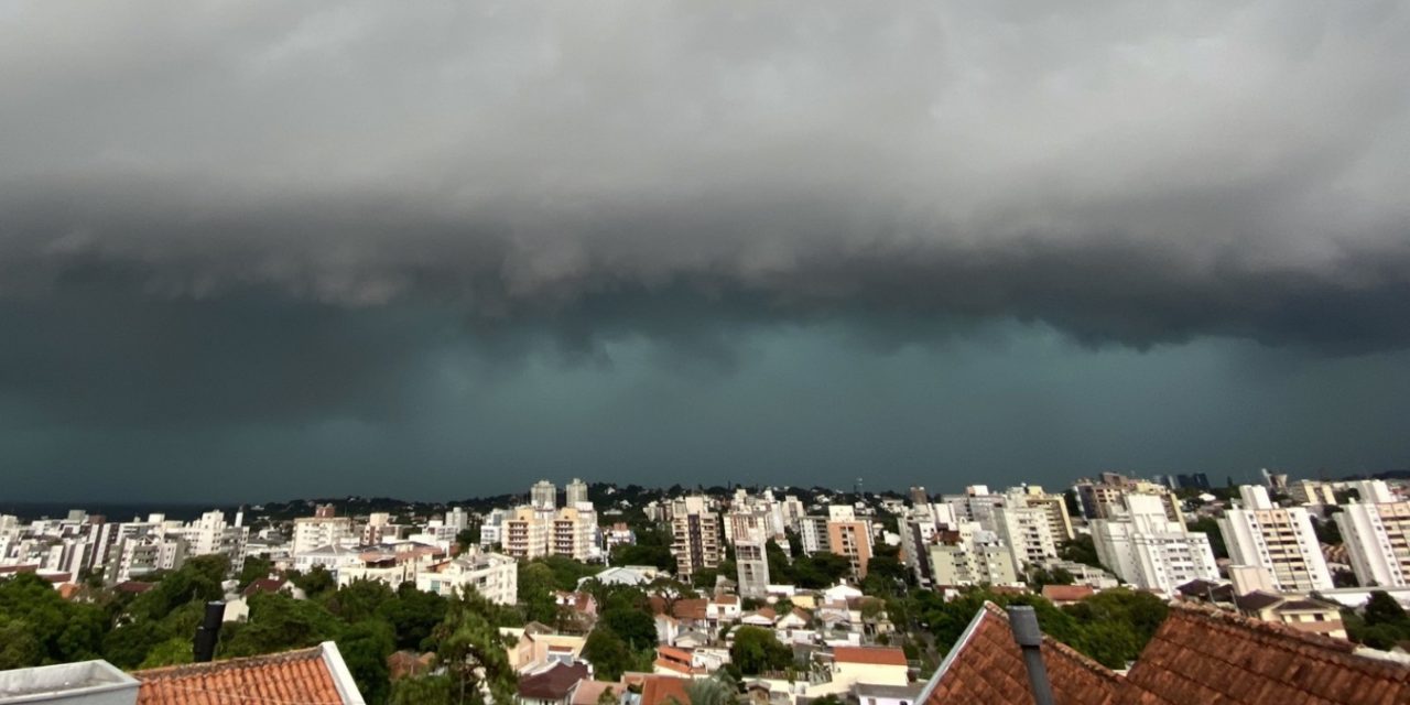 <span class="entry-title-primary">Porto Alegre tem mais chuva em uma hora que em fevereiro todo</span> <h2 class="entry-subtitle">Pancadas de chuva localmente fortes a torrenciais se repetiram na Grande Porto Alegre neste domingo e vão ocorrer durante a semana </h2>