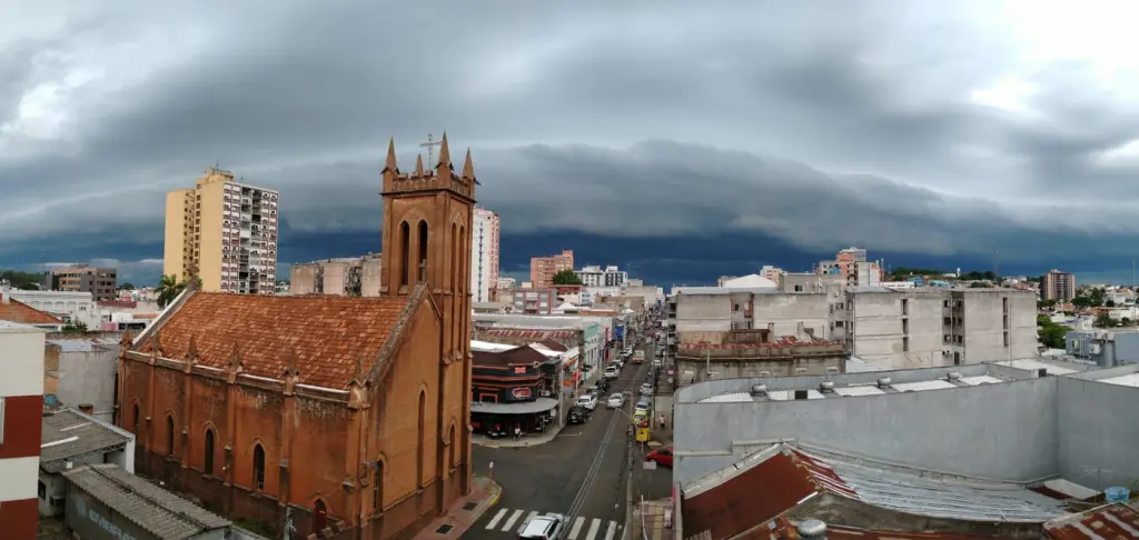 Aviso de chuva localmente forte a intensa e de temporais (07/03/2022)