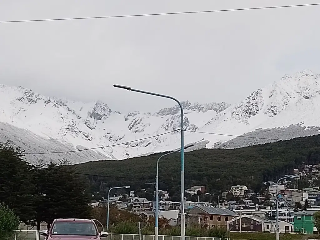Neve na Patagônia anuncia o primeiro frio do outono