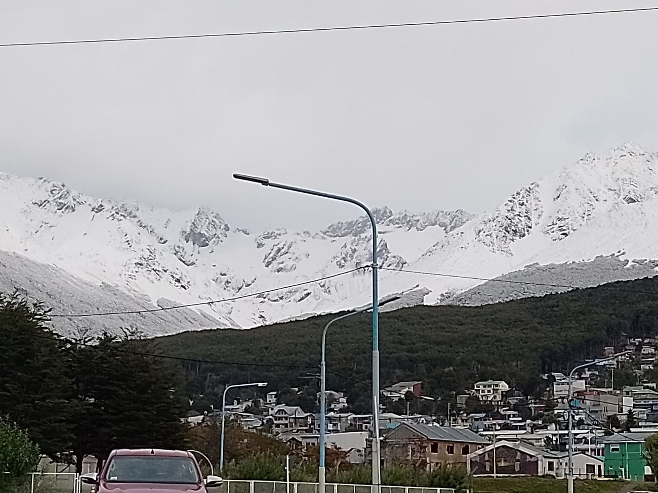 <span class="entry-title-primary">Neve na Patagônia anuncia o primeiro frio do outono</span> <h2 class="entry-subtitle">Ushuaia teve nas últimas horas a primeira neve do ano com massa de ar frio que chega ao Sul do Brasil neste sábado </h2>