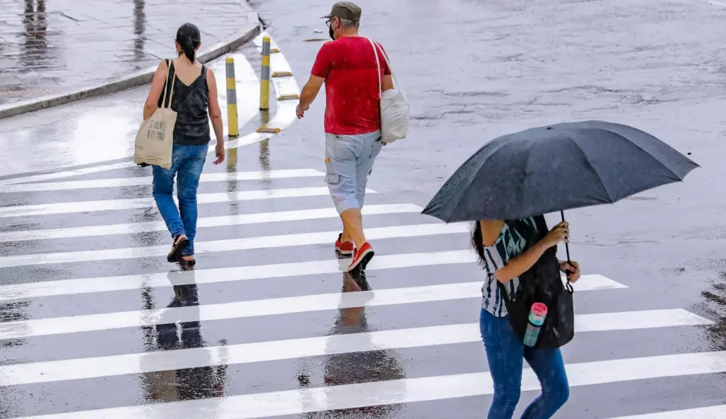 Confira a previsão do tempo para hoje e amanhã (11/03/2022)
