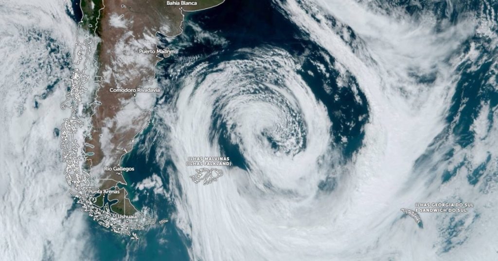 Ciclone no Atlântico Sul chama atenção de experts internacionais
