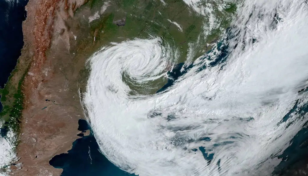 Ciclone cobre Buenos Aires com chuva, vento intenso e frio