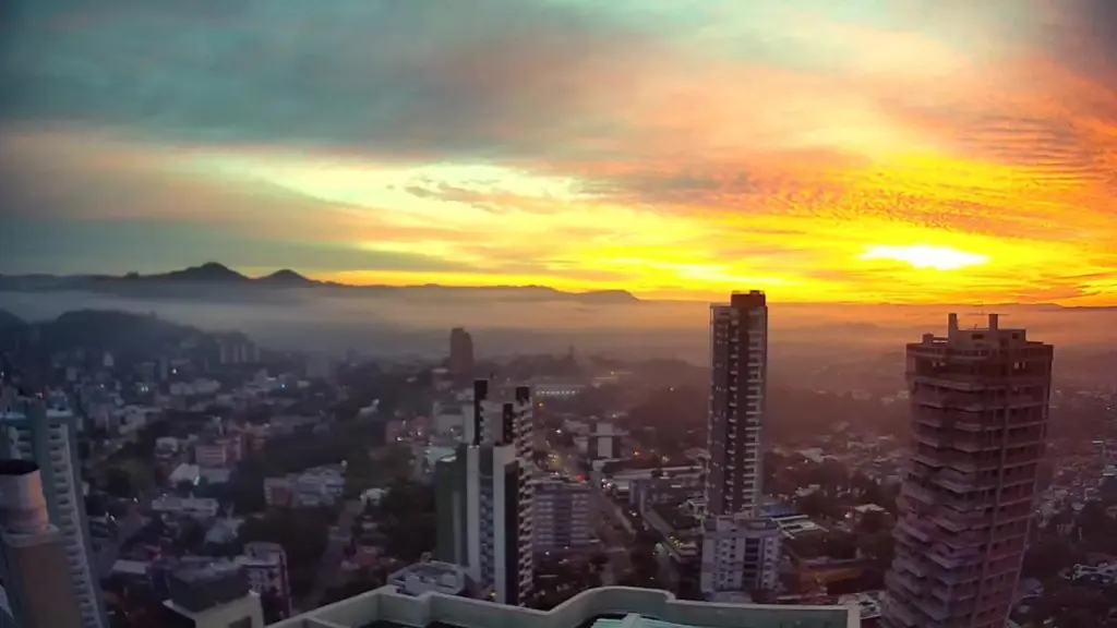 Confira a previsão do tempo para hoje e amanhã (8/4/2022)