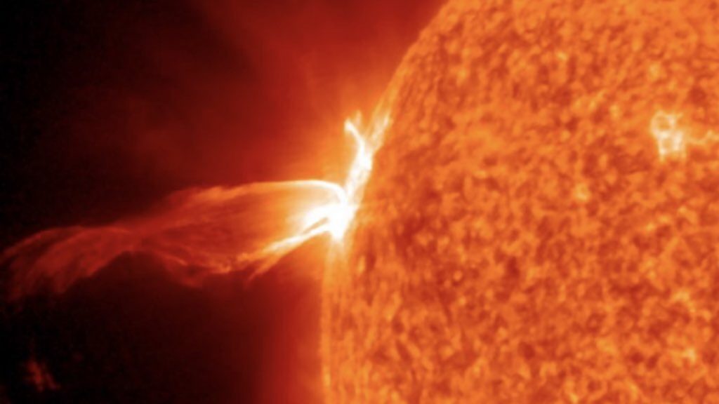 Grande Explosão No Sol Prenuncia Tempestade Solares