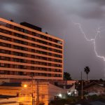 Sistema de tempestade se forma com chuva forte e vendavais