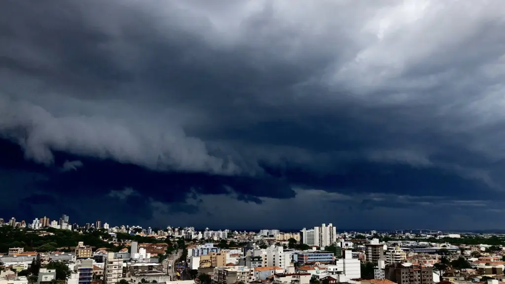 Novo episódio de chuva forte e volumosa no começo da semana