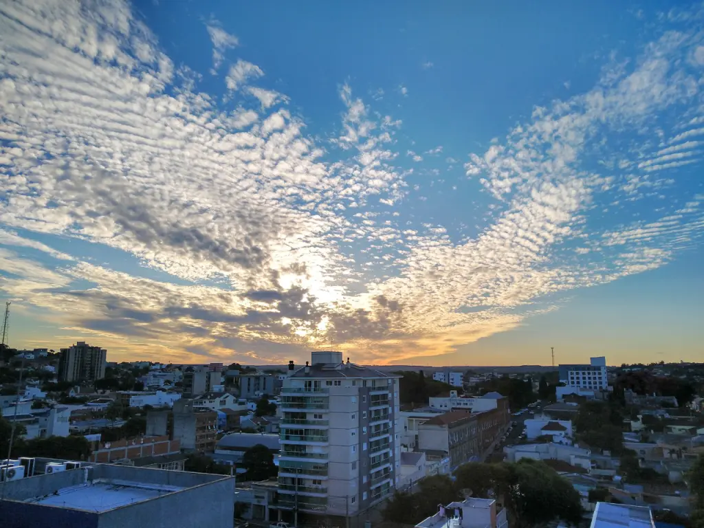 Confira a previsão do tempo para hoje e amanhã (1/4/2022)
