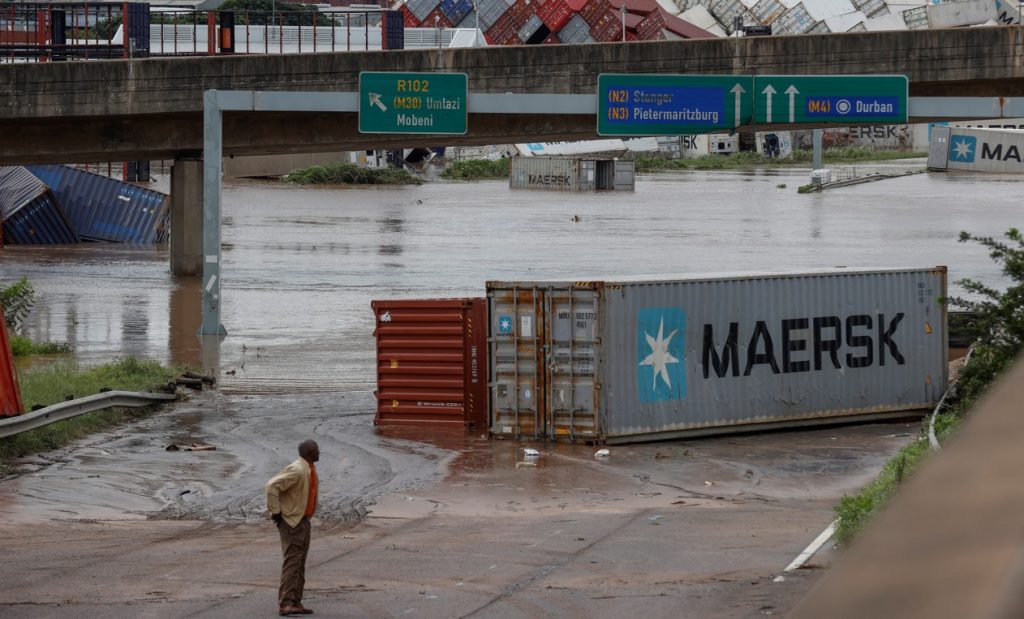 África do Sul enfrenta desastre por chuva e vento
