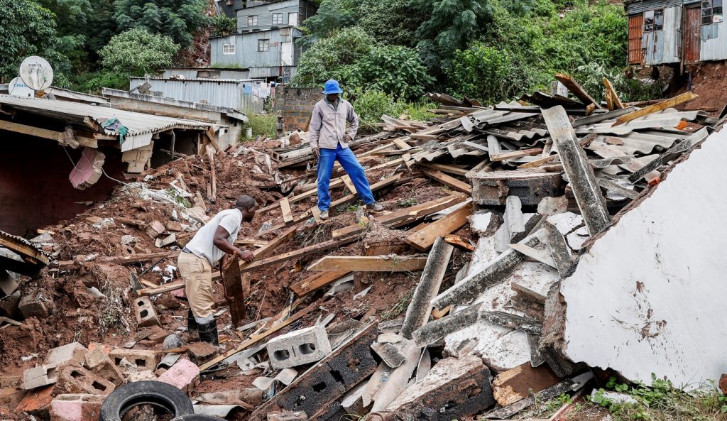 Mais de 300 mortos nas piores inundações na África do Sul em décadas