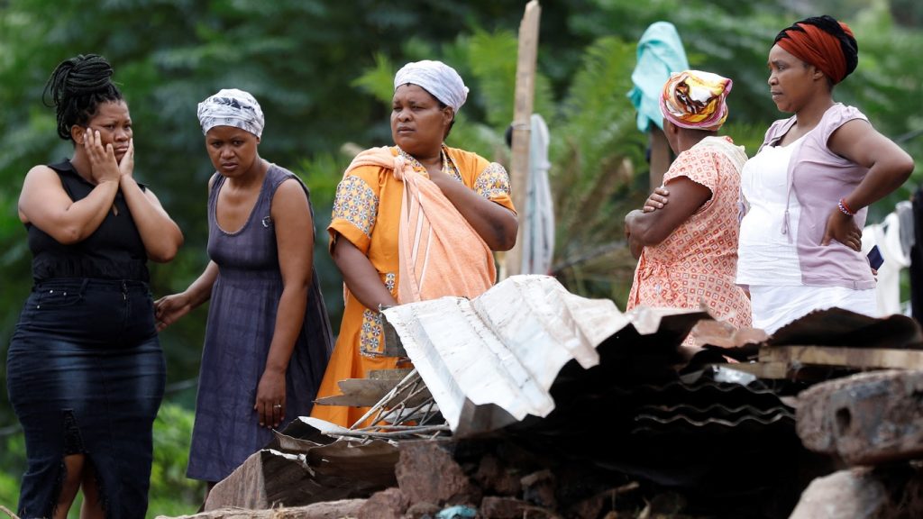 África do Sul: vítimas da chuva podem passar de 500