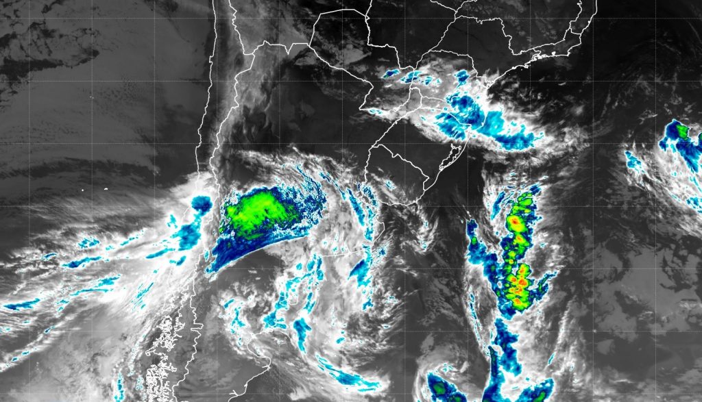 Frente fria avançará pela Argentina e mudará o tempo no Sul do Brasil