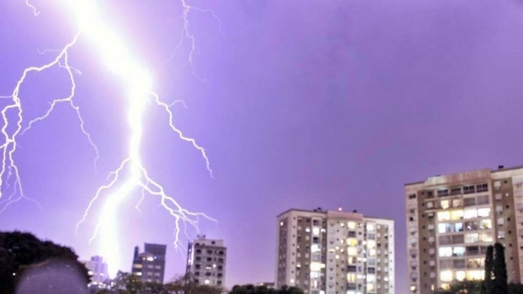Chuva se generaliza entre amanhã e sábado com temporais