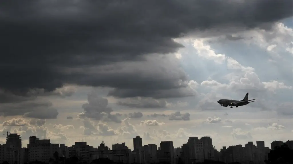 Frente fria encerrará longo período seco e quente em São Paulo