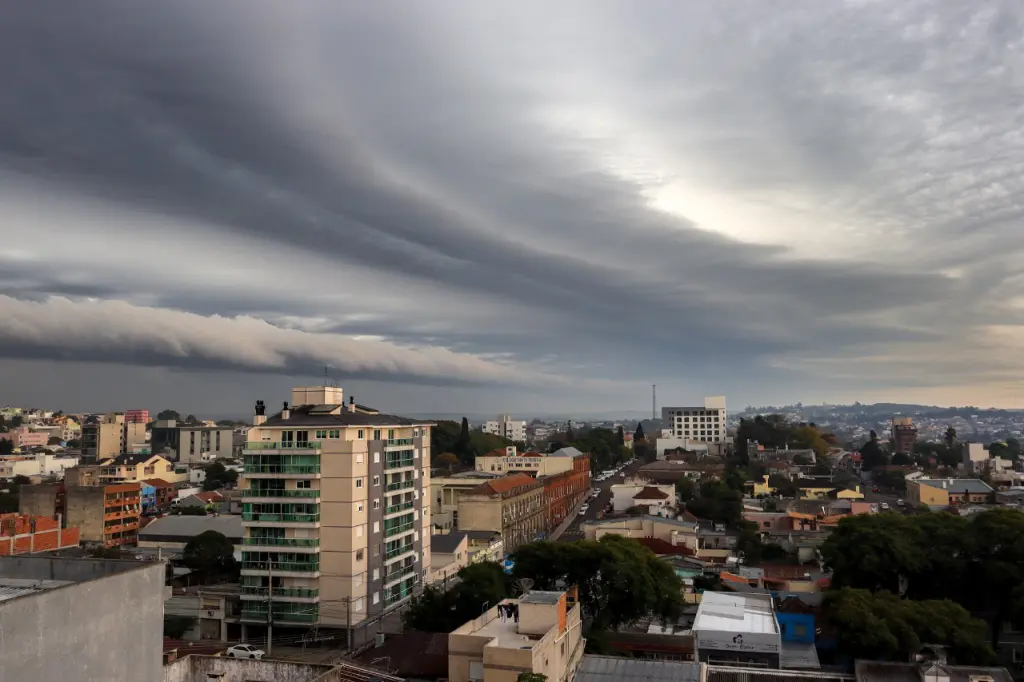 Chuva alcança a fronteira e vai avançar nas próximas horas