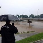 Enchente fecha o comércio e suspende aulas em Tubarão